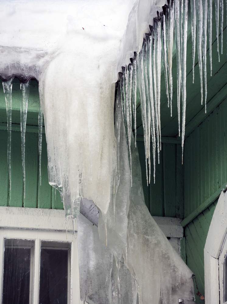 В Амурской области выросла наледь размером в несколько этажей