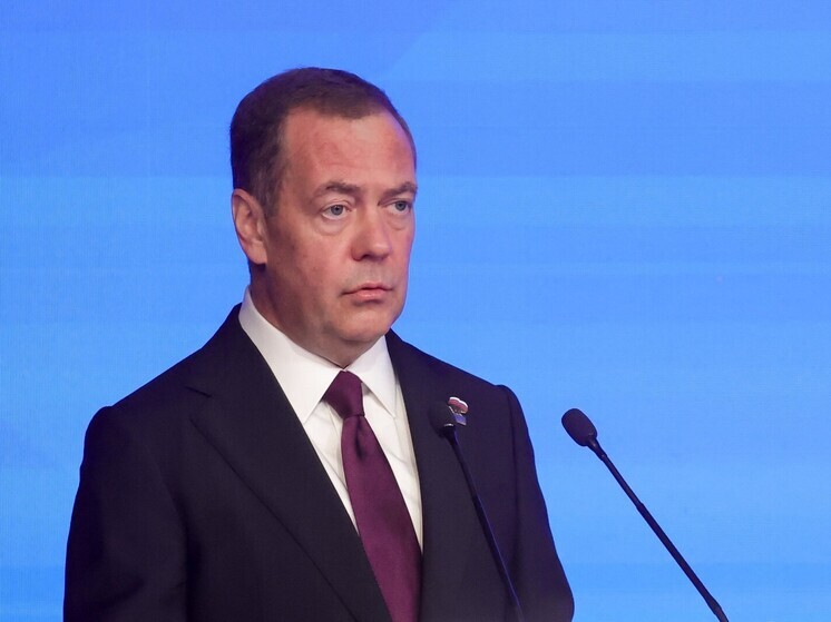 Медведев: контракт о прохождении военной службы заключили уже 417 тысяч человек