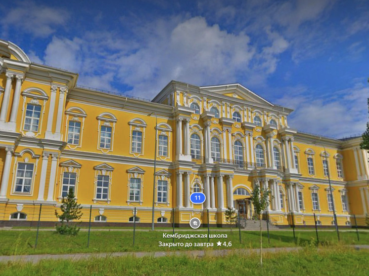 Суд выселяет британцев, «оккупировавших» здание в Приморском районе