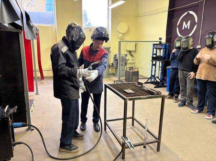 В 2025 году профориентационные туры и экскурсии на предприятия стали одним из устойчивых форматов работы со школьниками и студентами в Псковской области