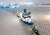 Россия, как пишет Polskie Radio (статью перевели ИноСМИ), стала использовать все имеющиеся атомные ледоколы для обеспечения зимней навигации в Арктике. Польское издание считает, что РФ намерена и дальше усиливать свое присутствие в суровом регионе. 