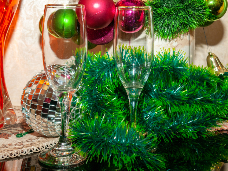 Нарколог столицы рекомендовал не смешивать алкоголь и жирную пищу в новогоднюю ночь