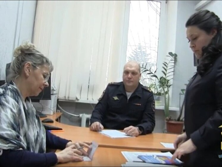 Жительница Латвии получила российское гражданство в Саратове