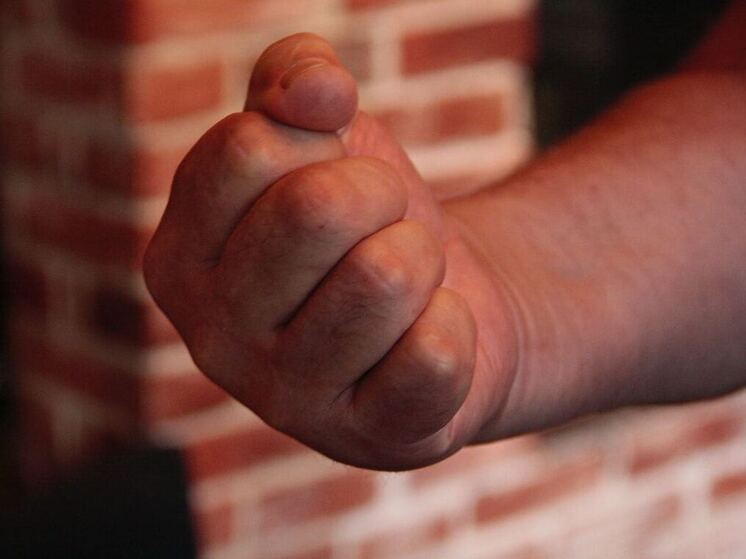 Боровичанина отправили на принудительные работы за удар в челюсть пенсионера