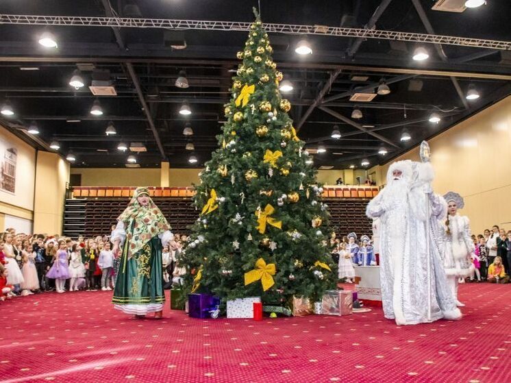 В Орле прошла «Губернаторская елка» для 600 детей