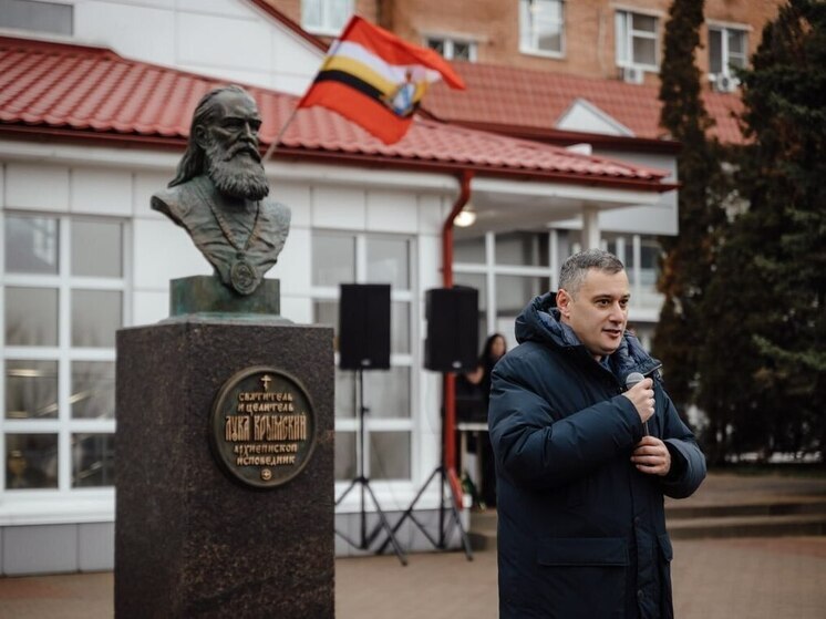 Павел Астахов передал в Фатеж бюст святителя Луки и привёз реставраторов