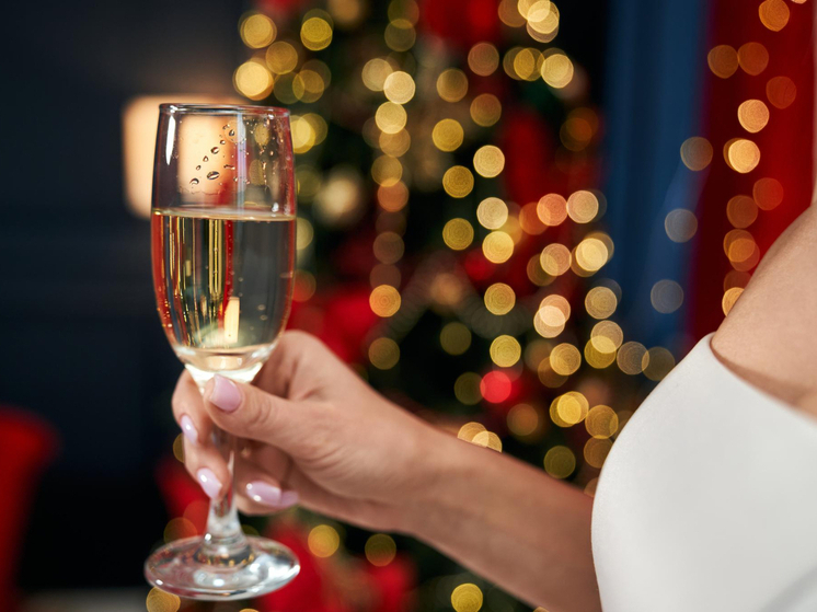 Новогодние тосты 2026: подборка на любой вкус — от душевных до креативных
