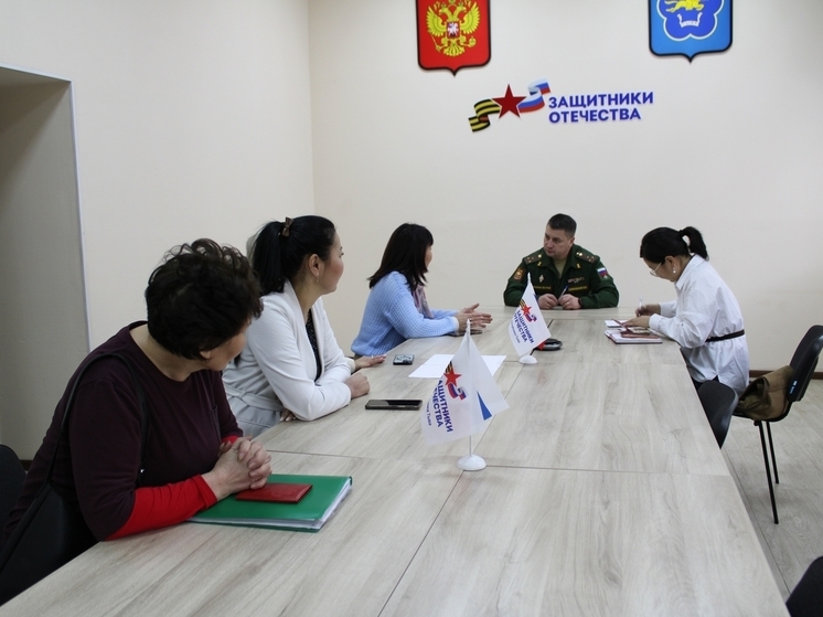 Представители Военкомата и Службы судебных приставов провели приемы граждан в филиале фонда «Защитники Отечества»