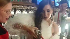 Блогер Карина Нигай устроилась бариста в кафе 