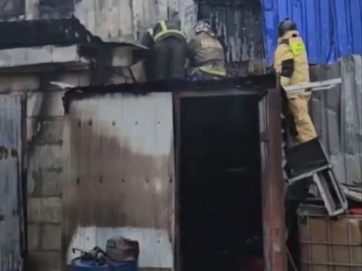 В Волгодонске в пожаре сгорел автосервис