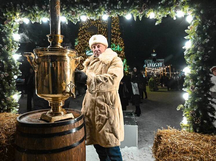 Минниханов осмотрел ярмарку в казанском парке у театра «Экият»