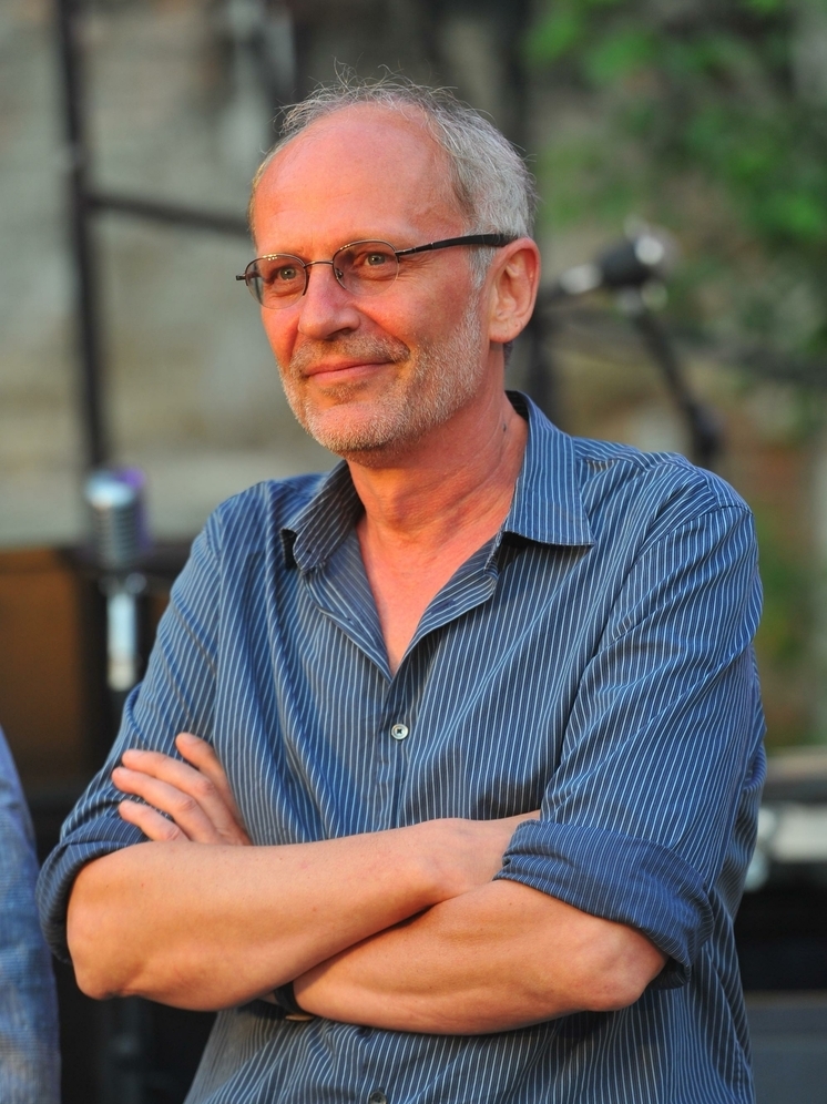 Телеведущий Гордон женился на 23-летней девушке, это его шестой брак