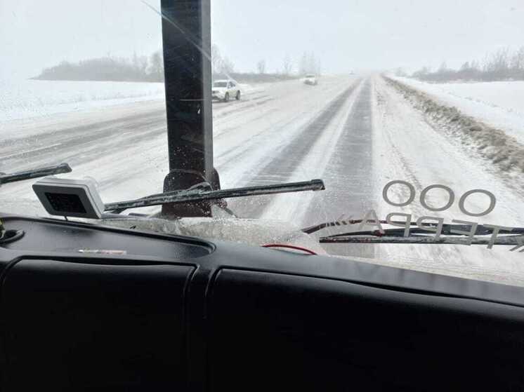 Зимний справочник автомобилиста: о безопасном вождении в оттепель, стужу и снегопад