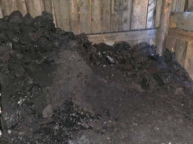 Уголь для покойников: на Сахалине замдиректора УК незаконно получала уголь по справкам на умерших