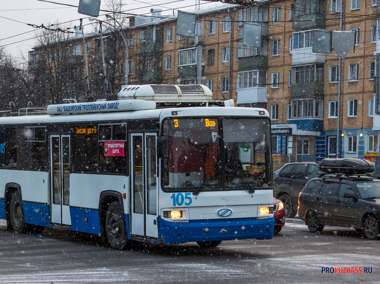В кемеровских троллейбусах звучат новогодние послания от экипажа