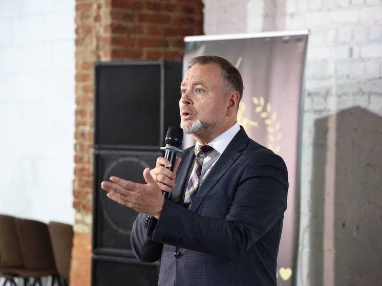 В Сатке открылась выставка Русского музея, посвящённая дружбе человека и собаки