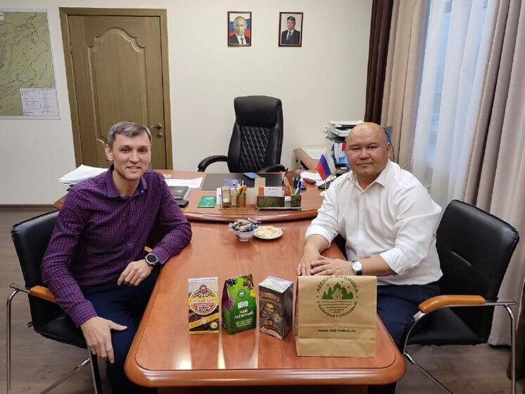 В Бурятии министр промышленности встретился с производителем сладостей