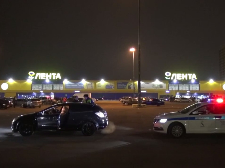 Жители Курска пожаловались губернатору на шум от гонщиков у ТЦ «Лента»