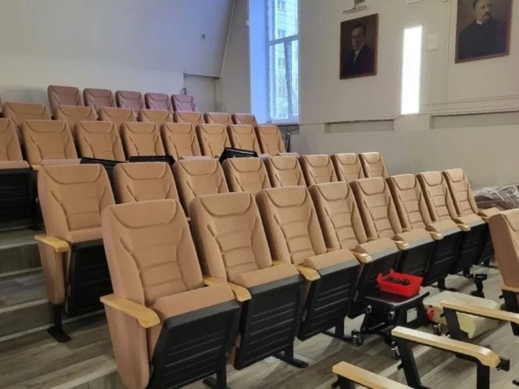 В новосибирской музыкальной школе имени Зацепина обновили концертный зал на 4 млн рублей