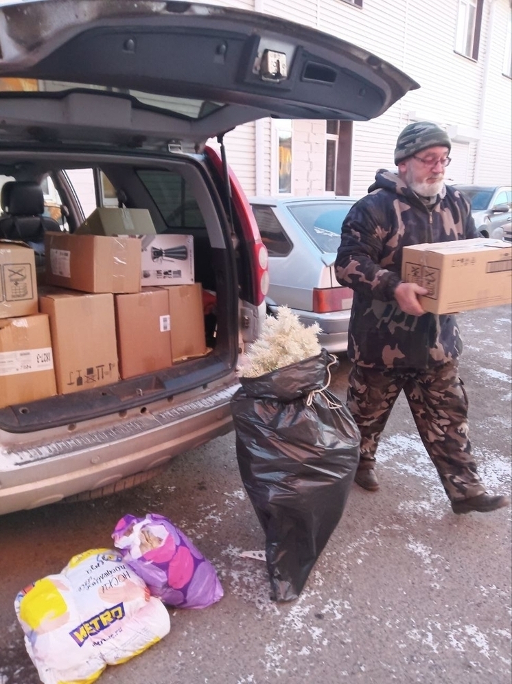 Орловщина везёт бойцам СВО живую ёлку