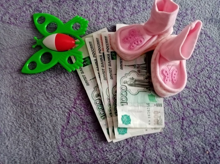 Омичам перечислят детские пособия за декабрь досчрочно из-за новогодних праздников