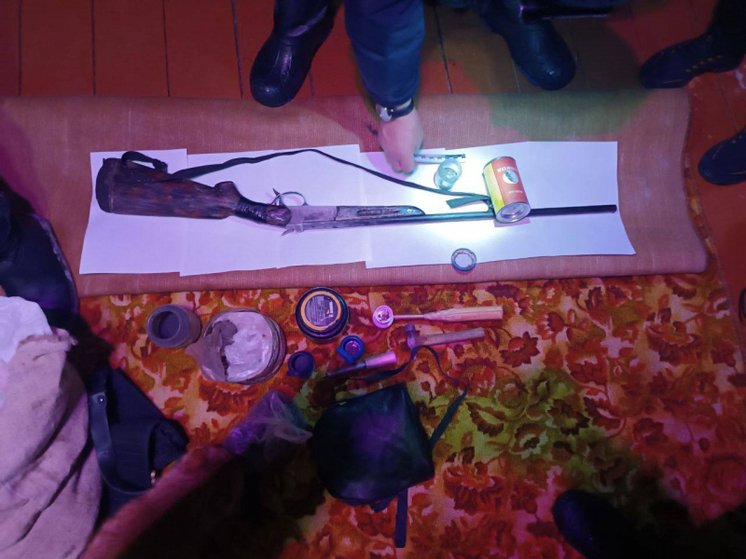 Арсенал оружия изъяли у сельского жителя в Смирныховском районе