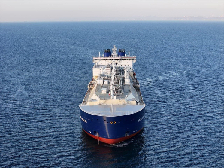 Первый в России ледокольный танкер-газовоз спущен на воду на верфи «Звезда» в Приморье