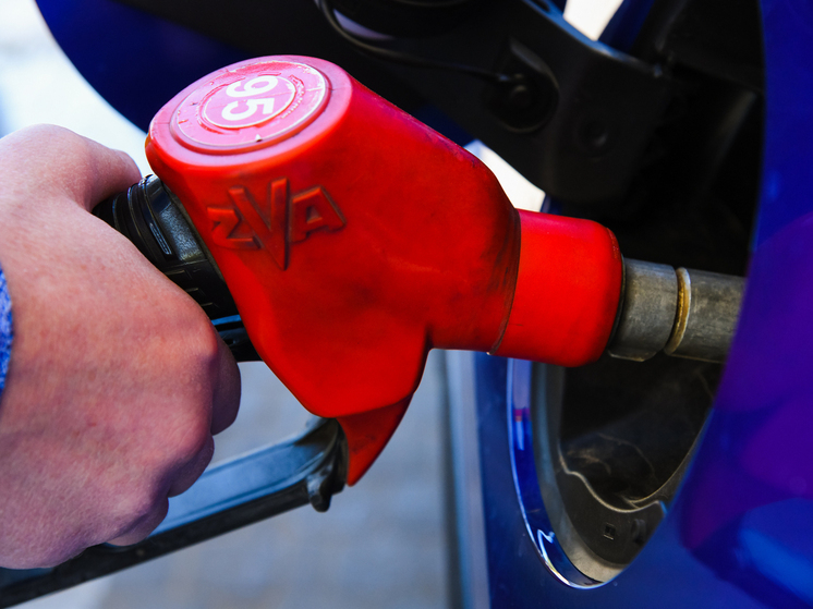 В Волгоградской области в преддверии Нового года подешевел бензин АИ-92