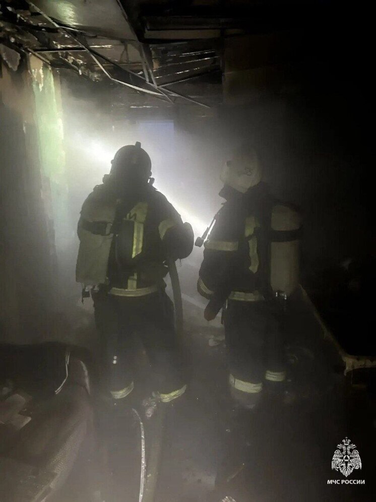 В рабочем посёлке Первомайский загорелась заброшка