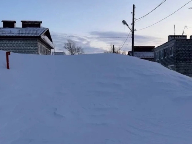 В селе на Сахалине банк и учреждения не работают из-за заваленных снегом дорог