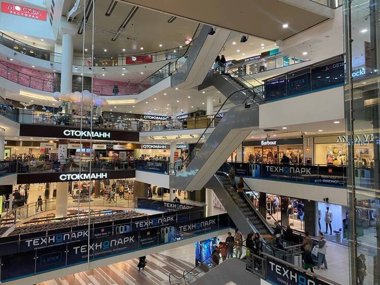 Петербуржцы стали реже выбираться в торговые центры за покупками