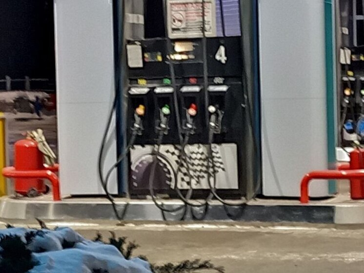 Бензин дешевеет: саратовские автозаправки обновили цены