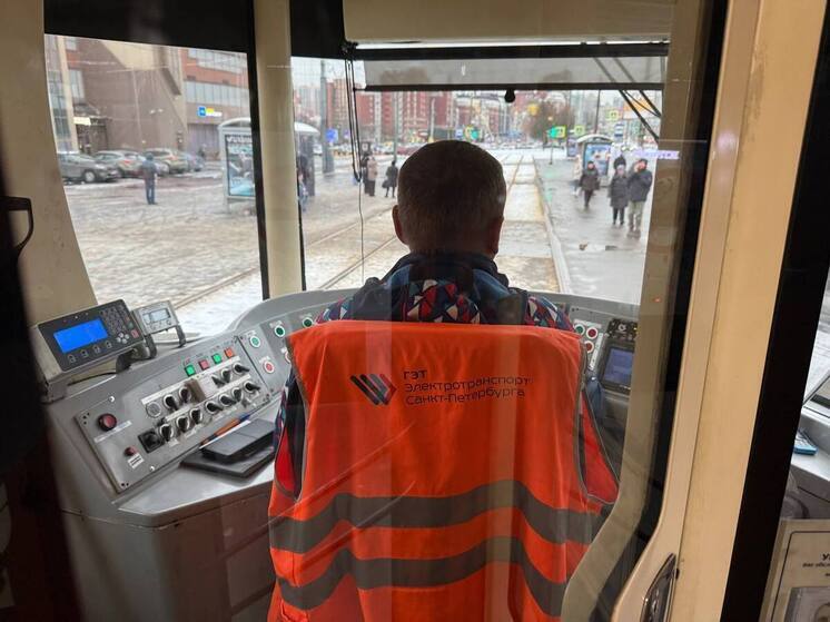 С новой скоростной линии в Шушарах трамвай сошел с рельсов