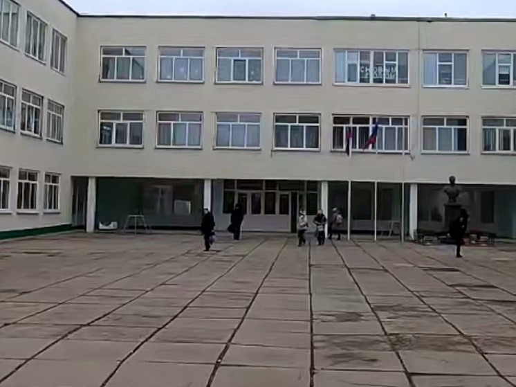 В Луганской средней школе № 55 завершились торжества в честь маршала Рокоссовского