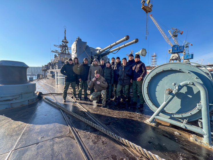 Делегация Бурятии почтила во Владивостоке память Алдара Цыденжапова