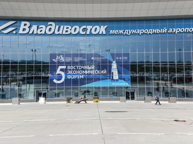 ТАСС: в аэропорту Владивостока более 400 пассажиров четыре часа ожидают вылет