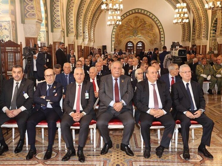 Алжир припомнил Франции массовые убийства и широкомасштабные депортации