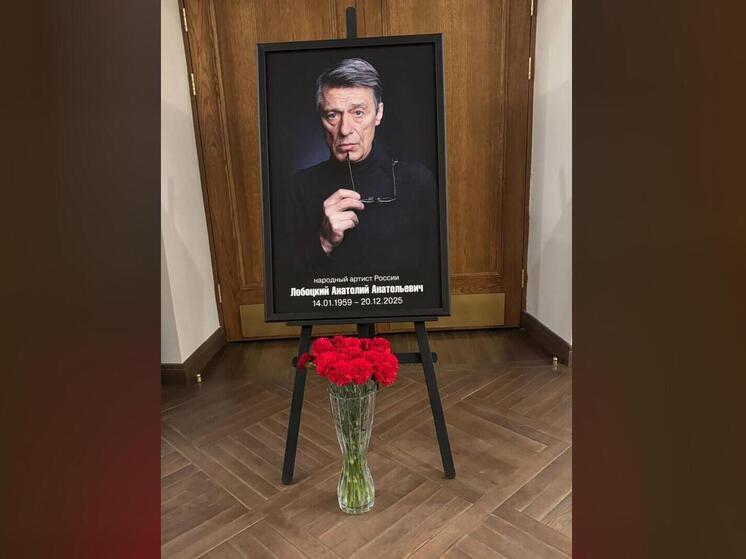 На прощальной панихиде с Анатолием Лобоцким заметили Рутберг и Костолевского