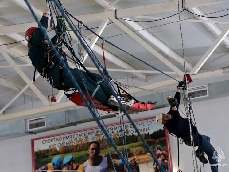 Спасали на высоте: в Хабаровском крае прошли экстремальные соревнования МЧС