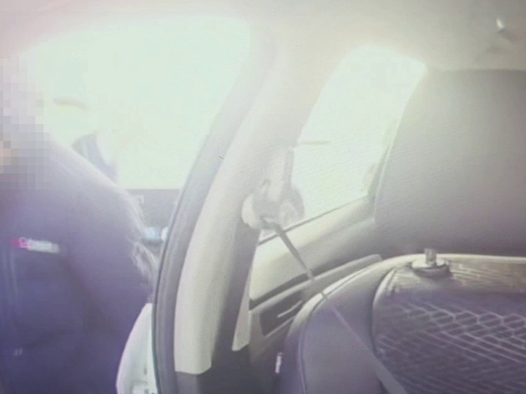 В Южно-Сахалинске у пассажира иномарки в носке нашли наркотики