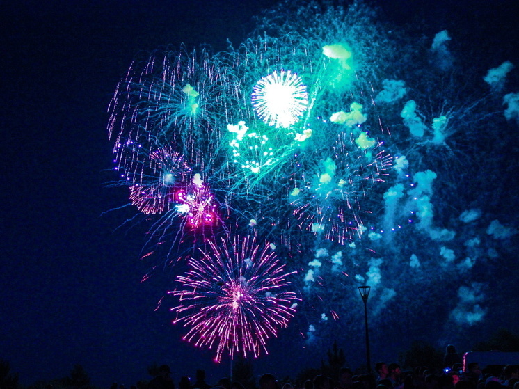 Омск встретит Новый год без фейерверков, но с огненной инсталляцией