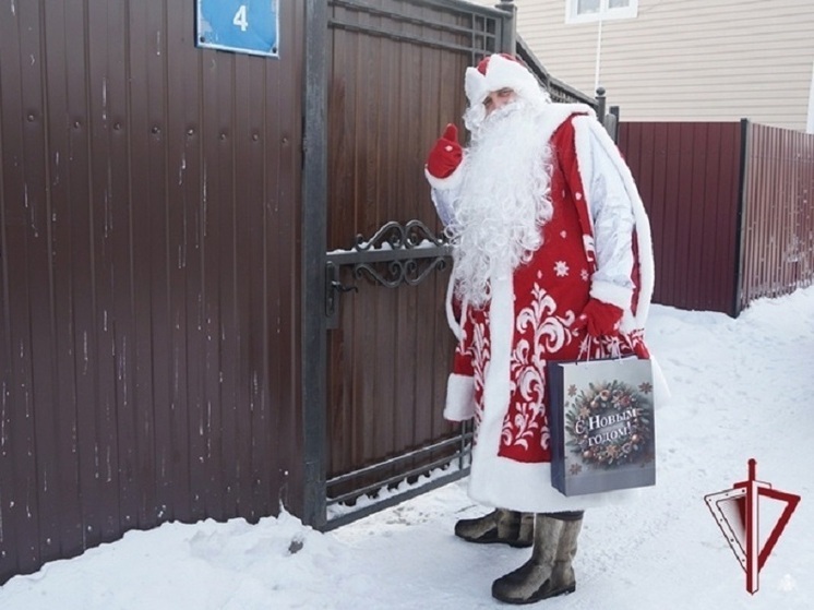 В Бурятии сотрудники Росгвардии устроили новогодний праздник для паллиативных детей