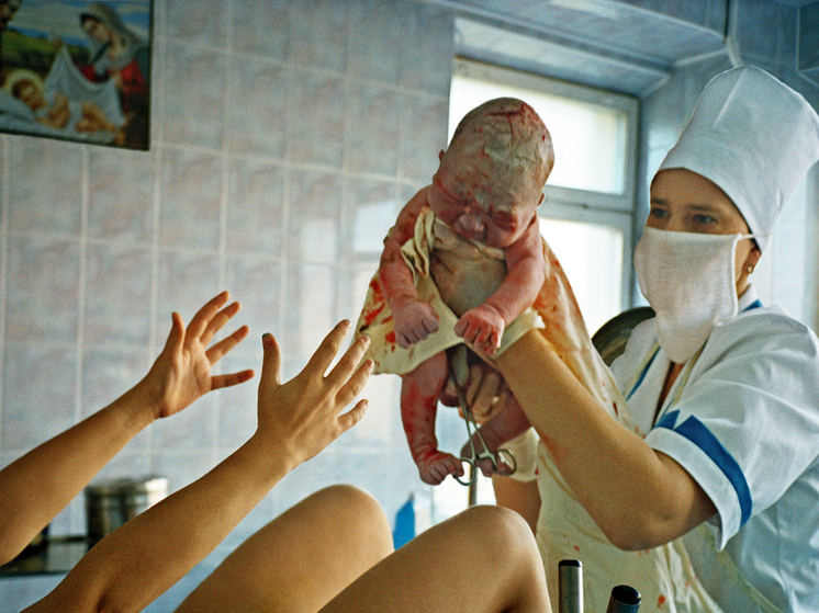 Депутата из Тольятти сняли с поста после истории с родами жены в Чили