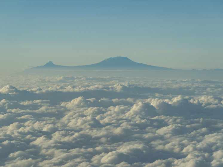 Вертолет с врачом и туристами разбился на горе Килиманджаро в Танзании