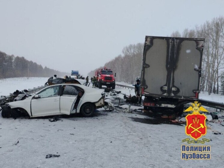 Страшная авария в Кемеровской области: на трассе погибли трое молодых людей
