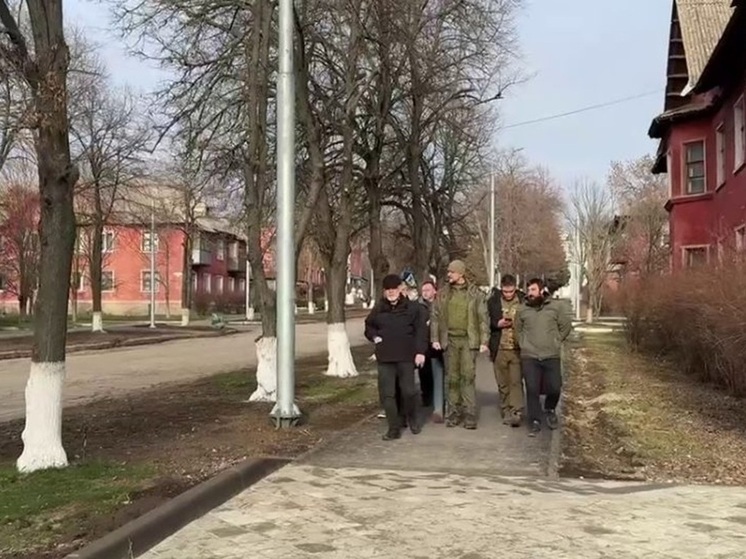 Губернатор Забайкалья проконтролировал ход благоустройства центра в подшефном Старобешевском округе ДНР