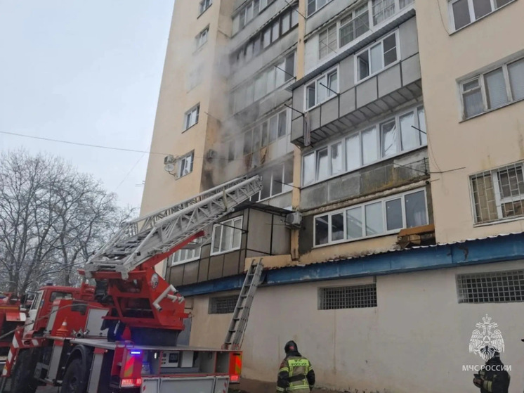 Пожарные Нальчика спасли 12 жильцов девятиэтажки