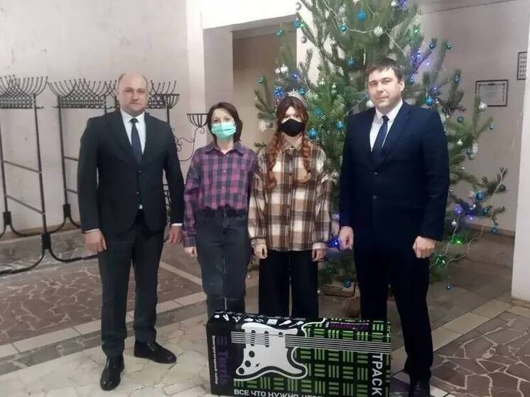 Мечта юной гитаристки из Пензенской области сбылась благодаря «Елке желаний»