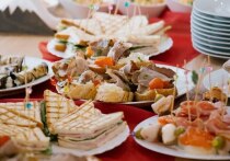 Подготовка к Новому году требует больших затрат у пензенцев: праздничный стол с традиционными блюдами, подарки для родных и близких, а также развлечения на длинных выходных становится серьёзным испытанием для бюджета. Чтобы не войти в новый год с пустым кошельком, многие жители региона заранее пересматривают траты и решают, на чём они готовы сэкономить в преддверии праздника. Но есть и такие статьи расходов, с которыми пензенцы не готовы расстаться.