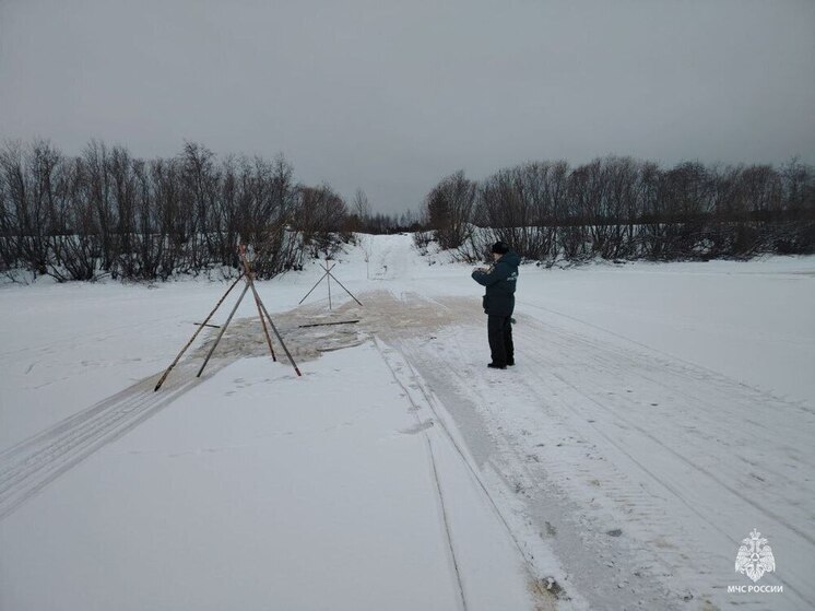 В Онежском округе трактор провалился под лёд, ведётся поиск водителя